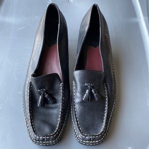 Super cute size 12 older style shoes